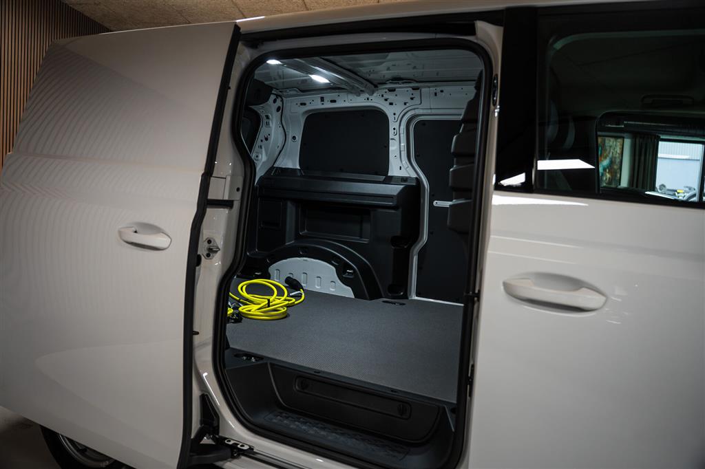 VW ID.Buzz Cargo EL Comfort 170HK Van Aut. – Miniature 13