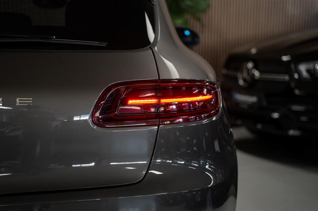 Porsche Macan Turbo 3,6 PDK 400HK 5d 7g Aut. – Miniature 9
