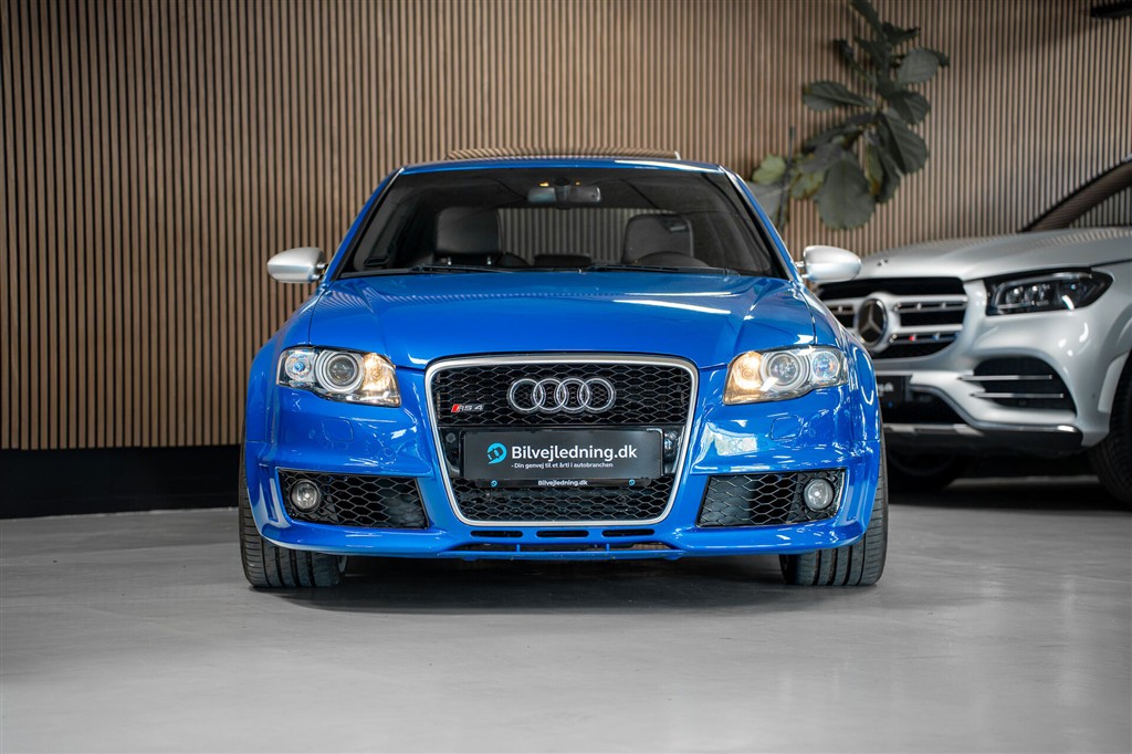 Audi RS 4 4,2 Quattro 420HK 6g – Miniature 2