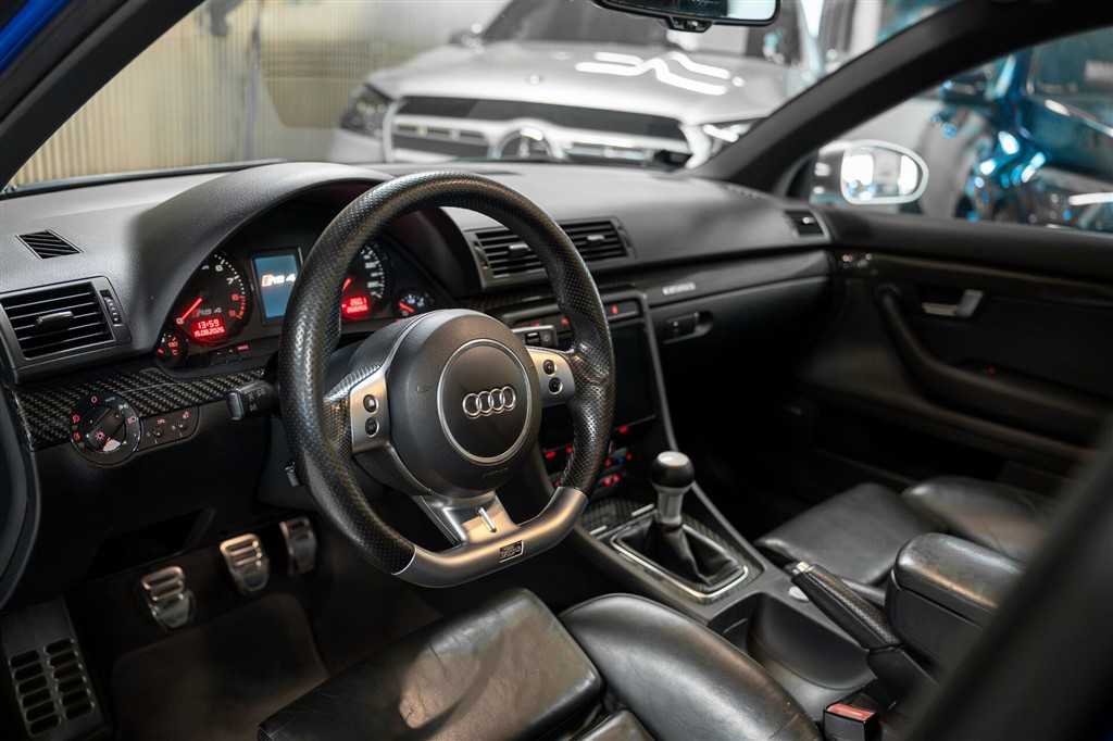 Audi RS 4 4,2 Quattro 420HK 6g – Miniature 11