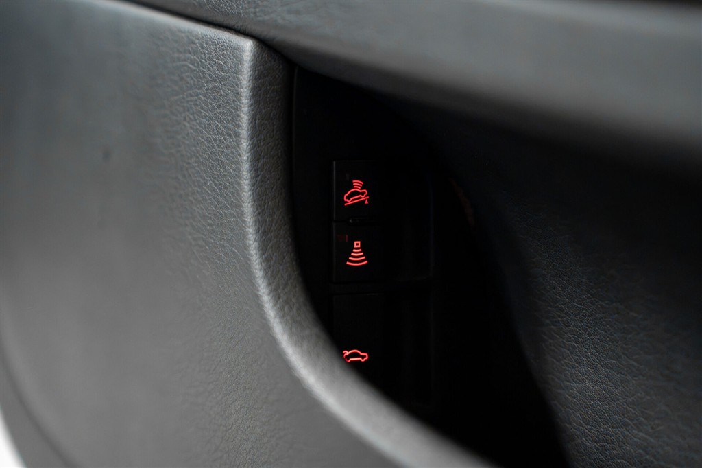 Audi RS 4 4,2 Quattro 420HK 6g – Miniature 15