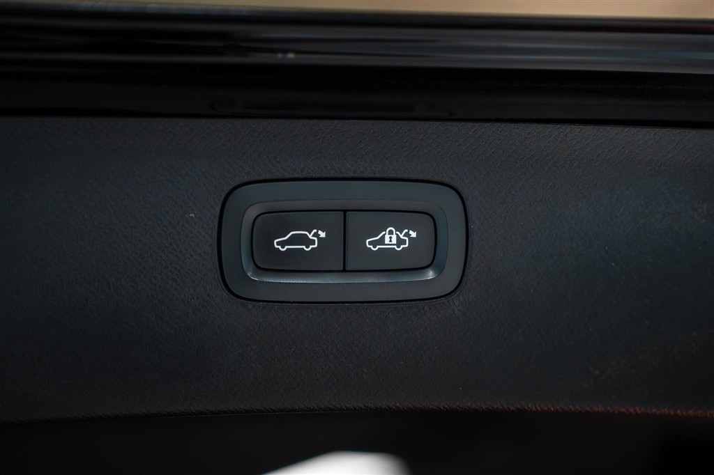 Volvo XC90 2,0 T8 Recharge  Plugin-hybrid R-design AWD 455HK 5d 8g Aut. – Miniature 11